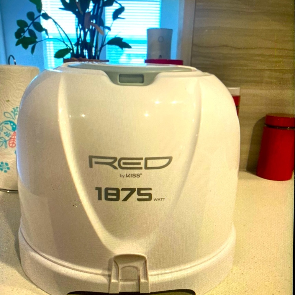 Hooded hairdryer